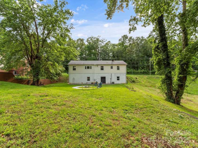 116 Lenoir Road, Morganton, NC 28655.  MLS# CAR4260146, YatesRealty ID 15240. 