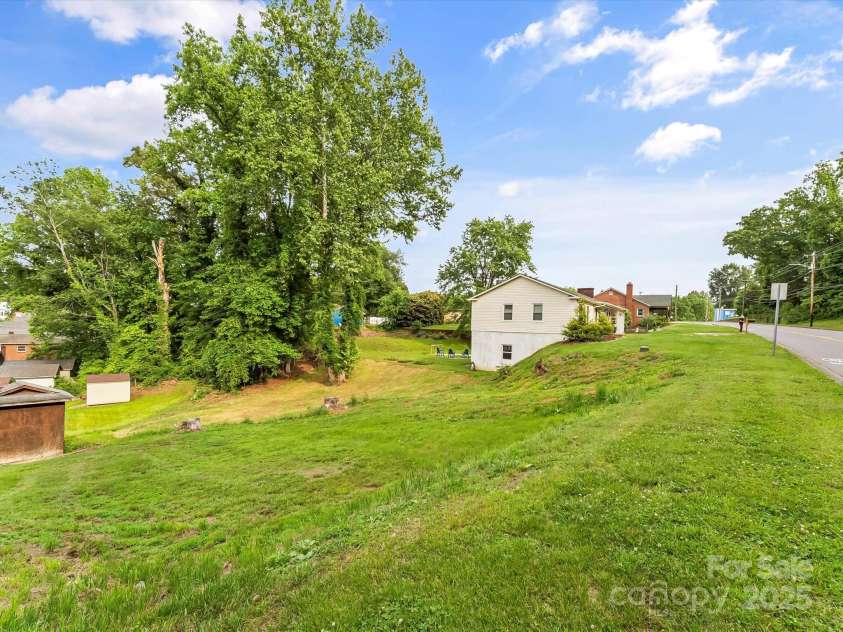 116 Lenoir Road, Morganton, NC 28655.  MLS# CAR4260146, YatesRealty ID 15240. 