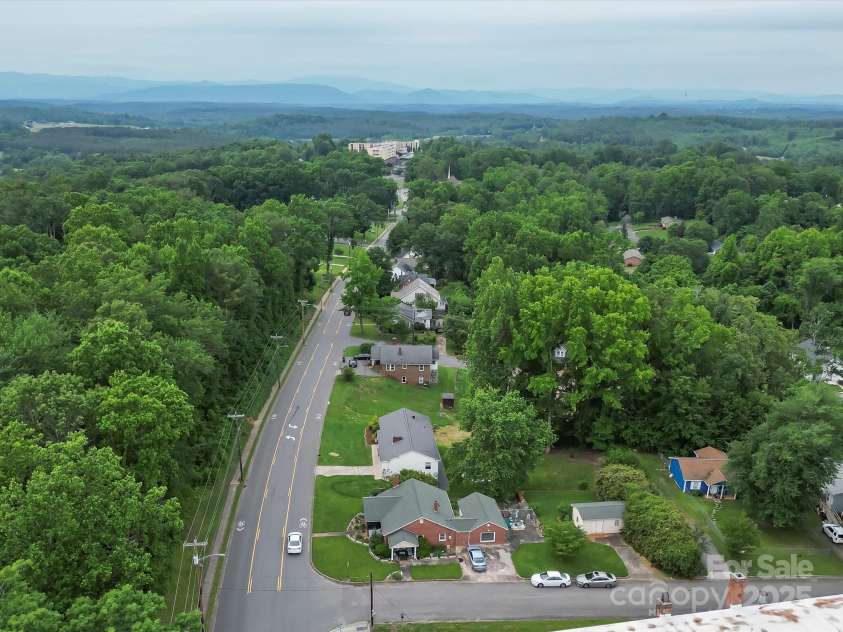 116 Lenoir Road, Morganton, NC 28655.  MLS# CAR4260146, YatesRealty ID 15240. 