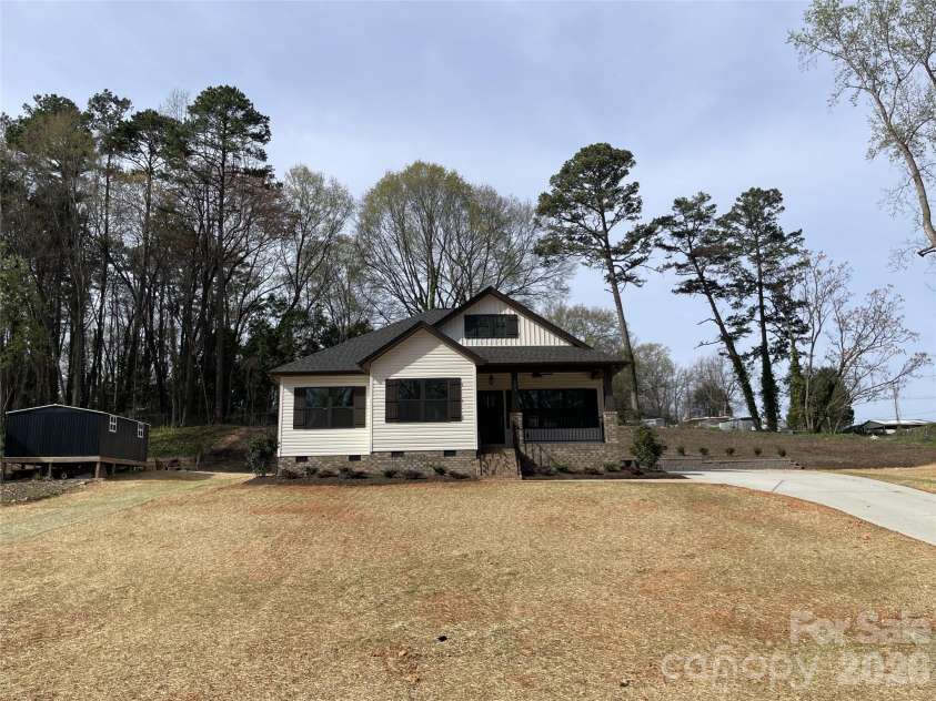 203 Willow Street, Stanley, NC 28164.  MLS# CAR4349588, YatesRealty ID 15241. 