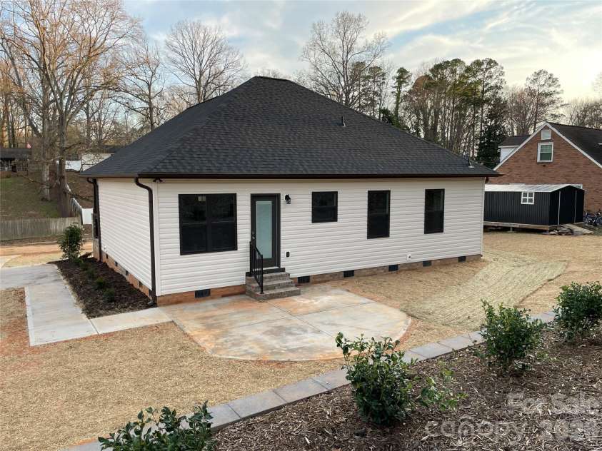 203 Willow Street, Stanley, NC 28164.  MLS# CAR4349588, YatesRealty ID 15241. 