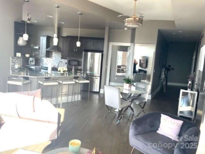 400 North Street, Raleigh, NC 27603.  MLS# CAR4259025, YatesRealty ID 15242. 
