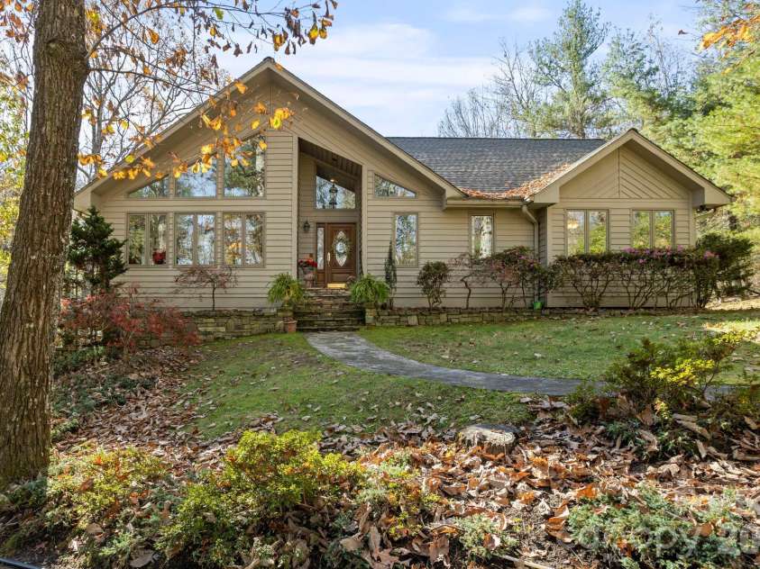 231 Greenleaf Drive, Flat Rock, NC 28731.  MLS# CAR4344397, YatesRealty ID 15243. 