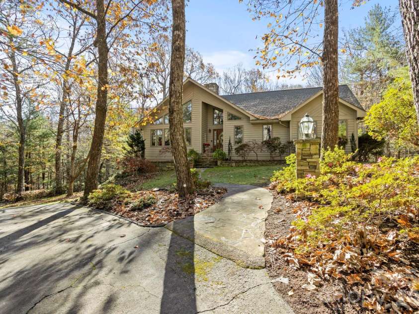 231 Greenleaf Drive, Flat Rock, NC 28731.  MLS# CAR4344397, YatesRealty ID 15243. 