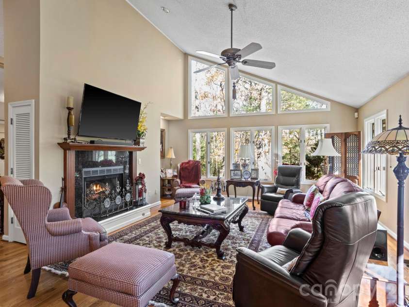 231 Greenleaf Drive, Flat Rock, NC 28731.  MLS# CAR4344397, YatesRealty ID 15243. 
