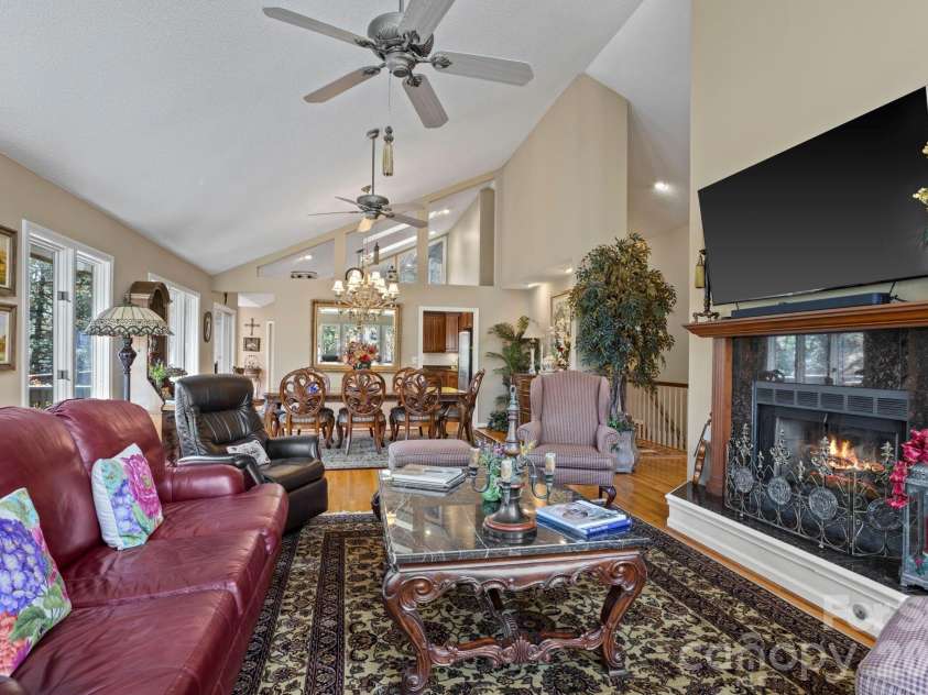 231 Greenleaf Drive, Flat Rock, NC 28731.  MLS# CAR4344397, YatesRealty ID 15243. 