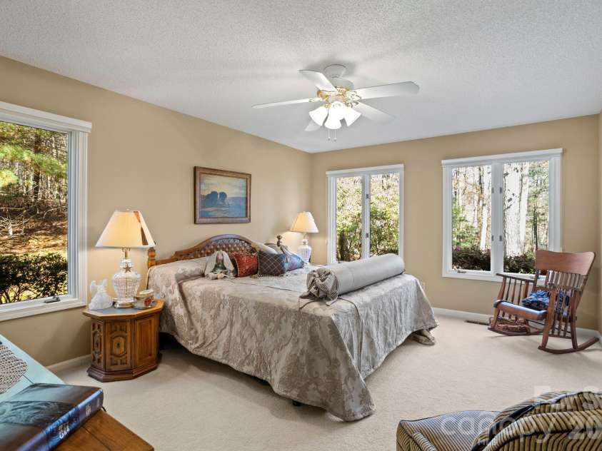 231 Greenleaf Drive, Flat Rock, NC 28731.  MLS# CAR4344397, YatesRealty ID 15243. 