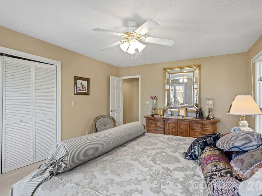 231 Greenleaf Drive, Flat Rock, NC 28731.  MLS# CAR4344397, YatesRealty ID 15243. 