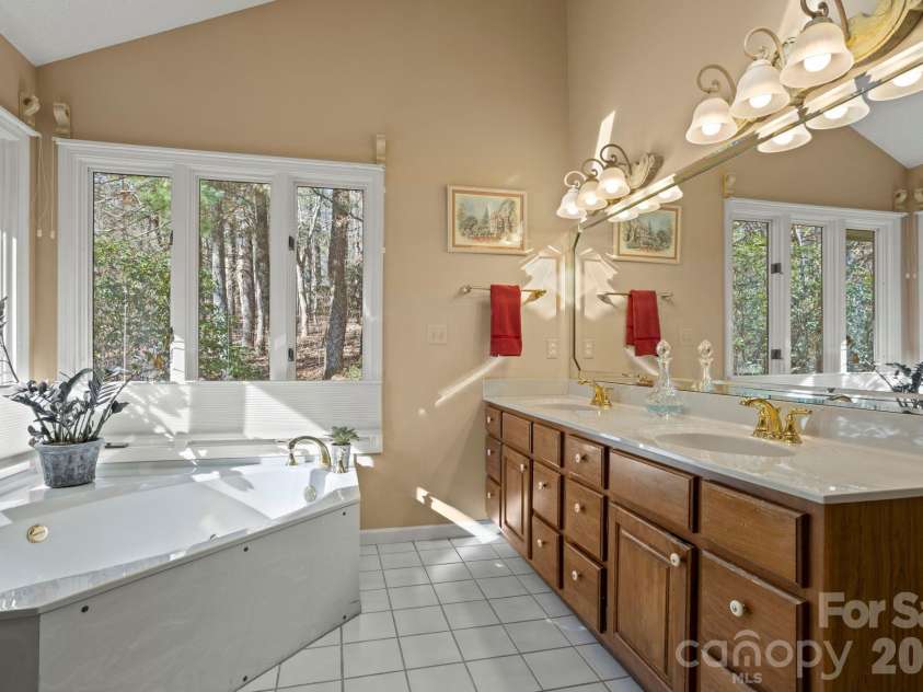 231 Greenleaf Drive, Flat Rock, NC 28731.  MLS# CAR4344397, YatesRealty ID 15243. 