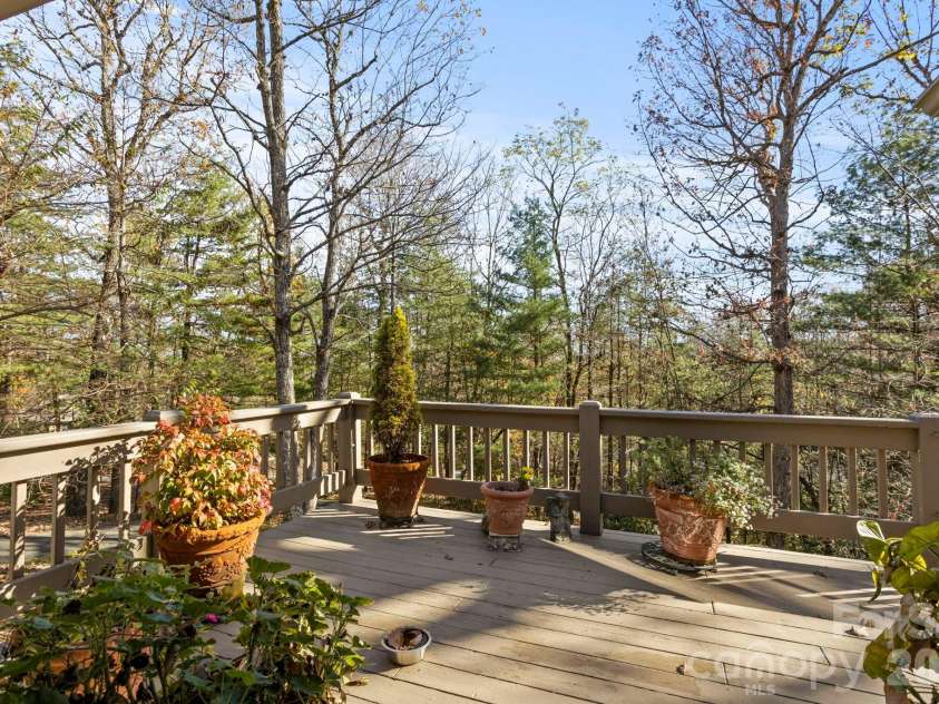 231 Greenleaf Drive, Flat Rock, NC 28731.  MLS# CAR4344397, YatesRealty ID 15243. 
