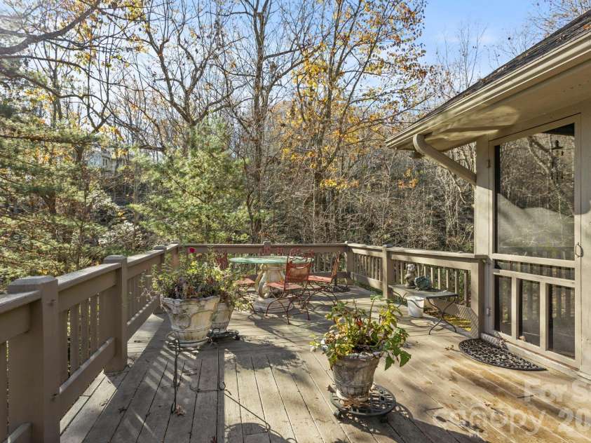 231 Greenleaf Drive, Flat Rock, NC 28731.  MLS# CAR4344397, YatesRealty ID 15243. 