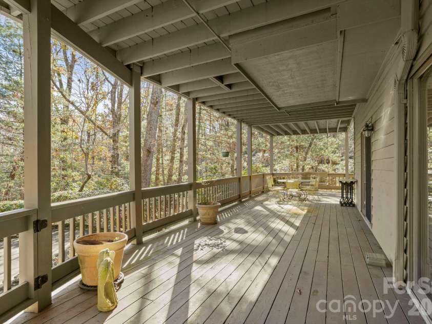 231 Greenleaf Drive, Flat Rock, NC 28731.  MLS# CAR4344397, YatesRealty ID 15243. 