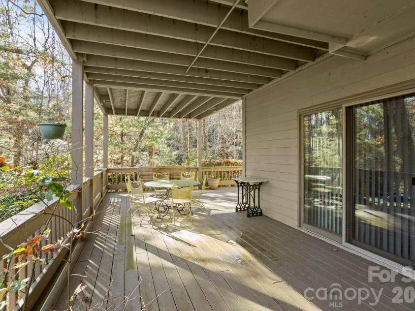 231 Greenleaf Drive, Flat Rock, NC 28731.  MLS# CAR4344397, YatesRealty ID 15243. 