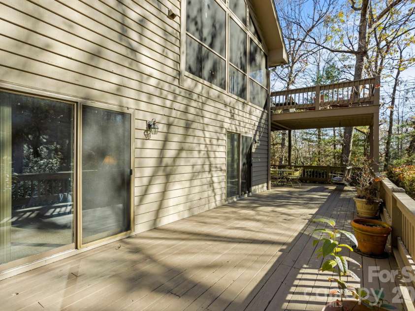 231 Greenleaf Drive, Flat Rock, NC 28731.  MLS# CAR4344397, YatesRealty ID 15243. 