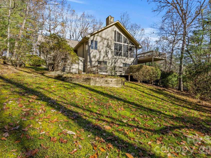 231 Greenleaf Drive, Flat Rock, NC 28731.  MLS# CAR4344397, YatesRealty ID 15243. 