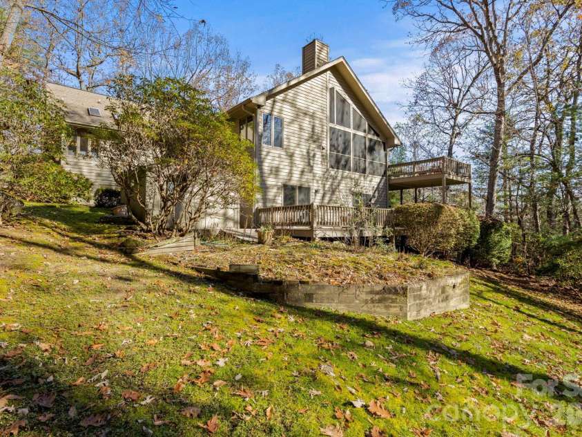 231 Greenleaf Drive, Flat Rock, NC 28731.  MLS# CAR4344397, YatesRealty ID 15243. 