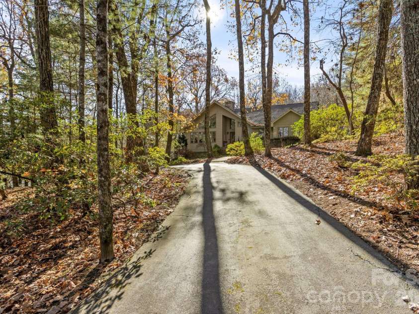 231 Greenleaf Drive, Flat Rock, NC 28731.  MLS# CAR4344397, YatesRealty ID 15243. 