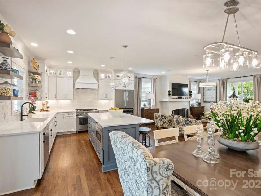 2829 Holt Street, Charlotte, NC 28205.  MLS# CAR4260071, YatesRealty ID 15243. 