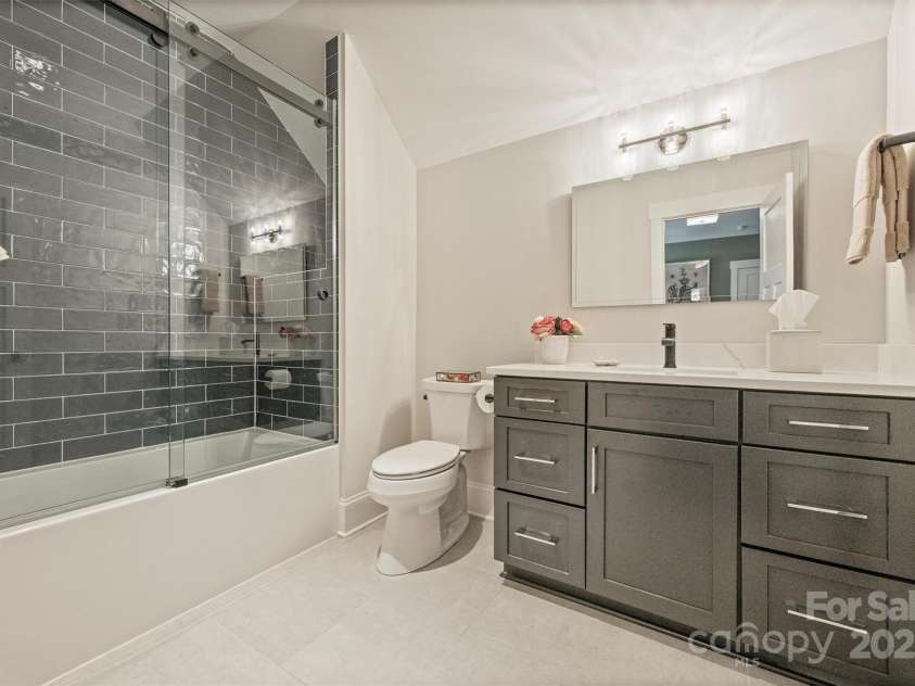 2829 Holt Street, Charlotte, NC 28205.  MLS# CAR4260071, YatesRealty ID 15243. Ensuite Bathroom - bedroom 4
