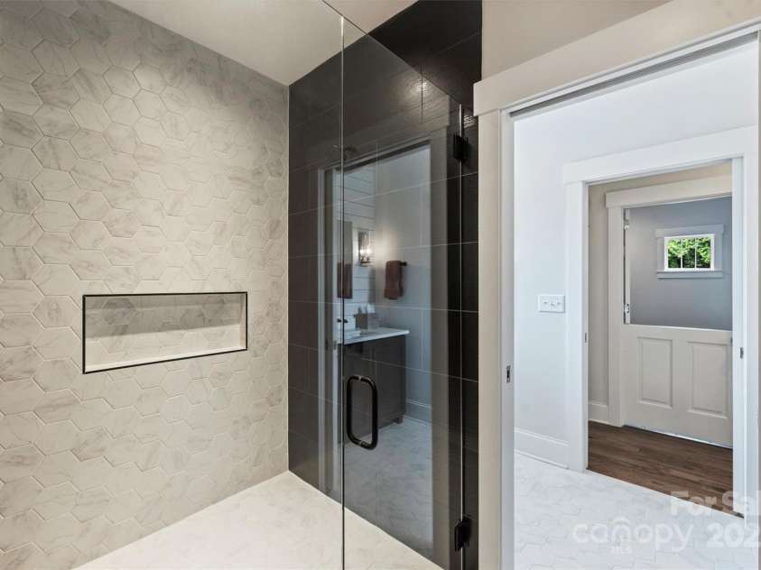 2829 Holt Street, Charlotte, NC 28205.  MLS# CAR4260071, YatesRealty ID 15243. Ensuite Bathroom - Main