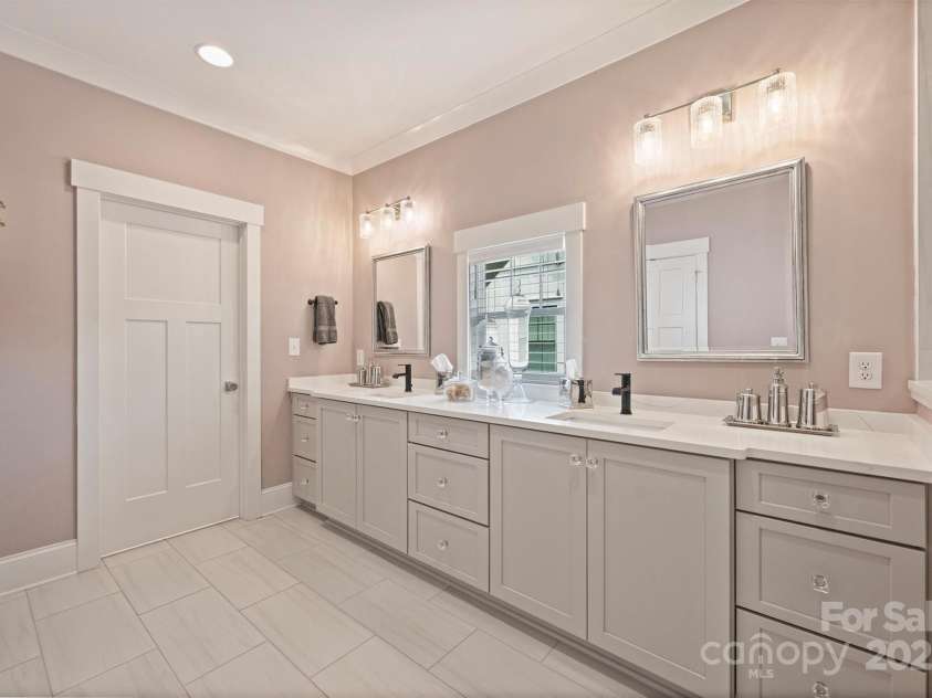 2829 Holt Street, Charlotte, NC 28205.  MLS# CAR4260071, YatesRealty ID 15243. Expansive counters and cabinets