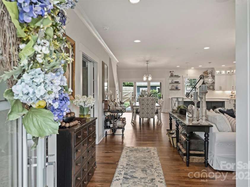 2829 Holt Street, Charlotte, NC 28205.  MLS# CAR4260071, YatesRealty ID 15243. Foyer Entrance