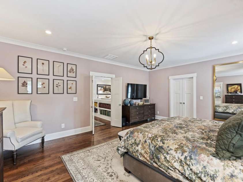 2829 Holt Street, Charlotte, NC 28205.  MLS# CAR4260071, YatesRealty ID 15243. Lots of wall space