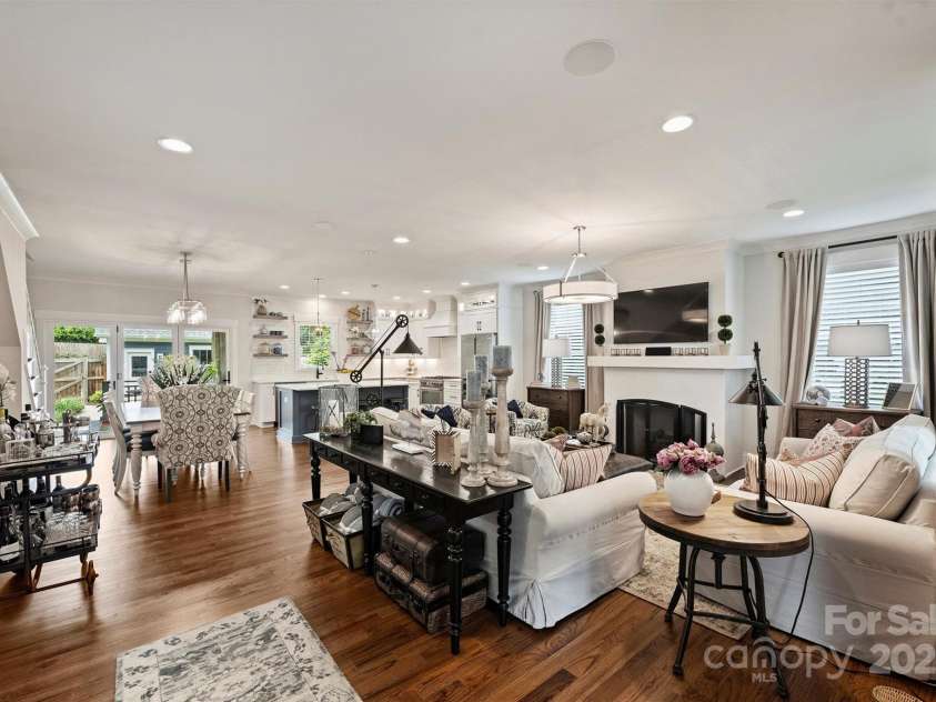 2829 Holt Street, Charlotte, NC 28205.  MLS# CAR4260071, YatesRealty ID 15243. Open Living with thoughtful layout