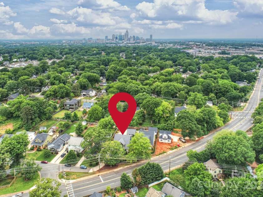 2829 Holt Street, Charlotte, NC 28205.  MLS# CAR4260071, YatesRealty ID 15243. Villa Heights - walkable and close to Uptown