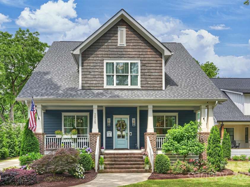 2829 Holt Street, Charlotte, NC 28205.  MLS# CAR4260071, YatesRealty ID 15243. Welcome to 2829 Holt St in Villa Heights!