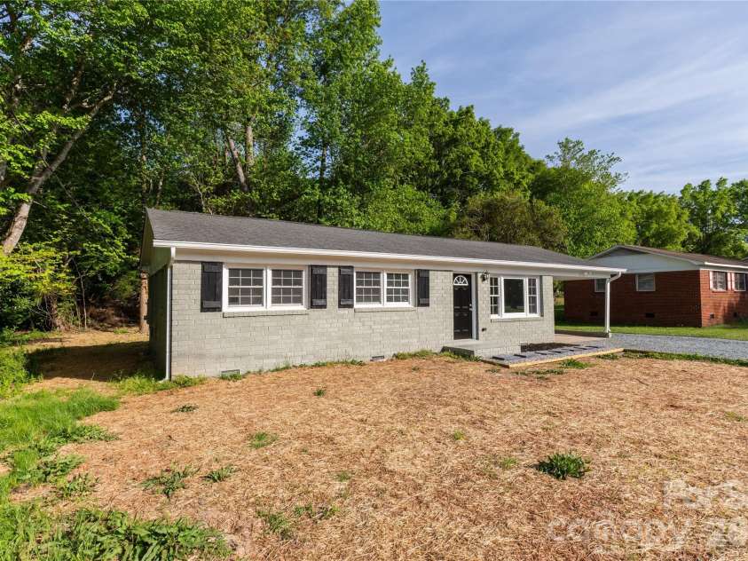 213 Washington Street, Wingate, NC 28174.  MLS# CAR4374369, YatesRealty ID 15244. 