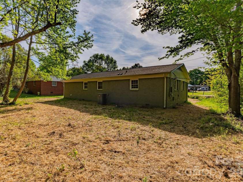 213 Washington Street, Wingate, NC 28174.  MLS# CAR4374369, YatesRealty ID 15244. 