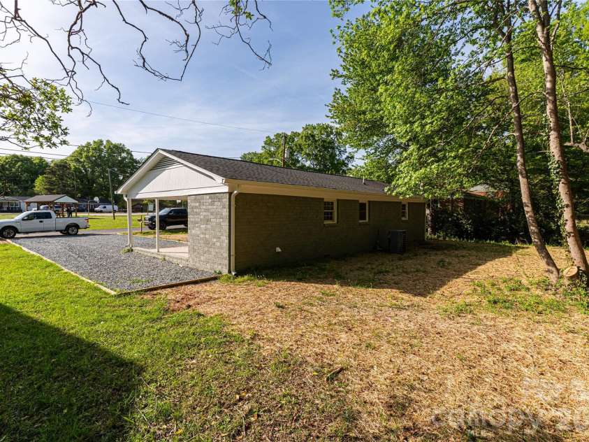 213 Washington Street, Wingate, NC 28174.  MLS# CAR4374369, YatesRealty ID 15244. 