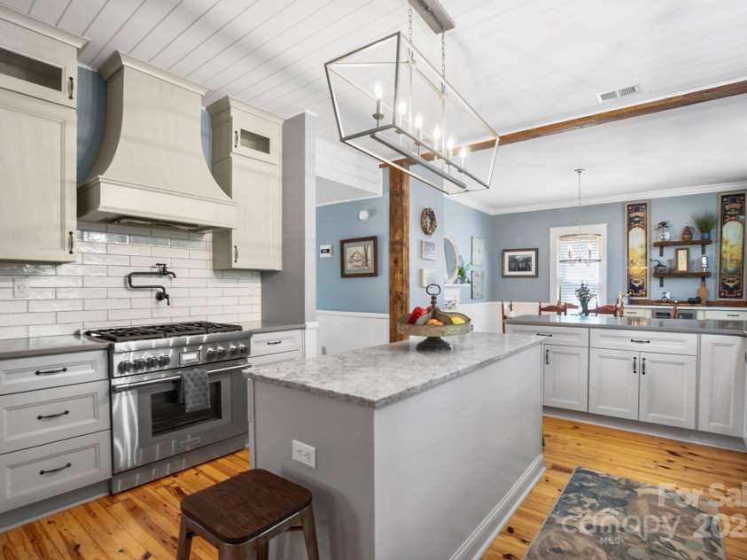 420 Cedar Street, Lincolnton, NC 28092.  MLS# CAR4263228, YatesRealty ID 15244. 