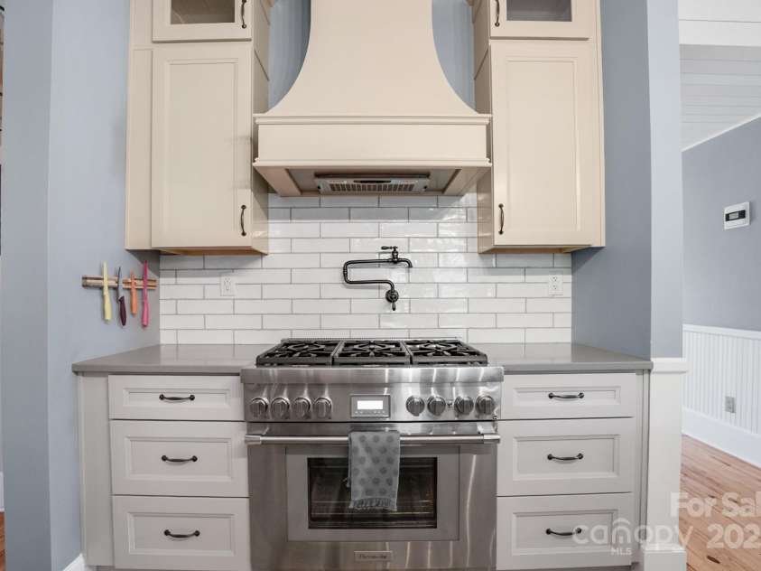 420 Cedar Street, Lincolnton, NC 28092.  MLS# CAR4263228, YatesRealty ID 15244. 