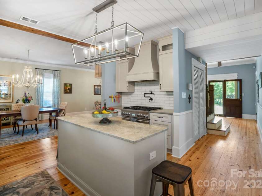 420 Cedar Street, Lincolnton, NC 28092.  MLS# CAR4263228, YatesRealty ID 15244. 