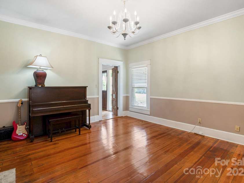 420 Cedar Street, Lincolnton, NC 28092.  MLS# CAR4263228, YatesRealty ID 15244. 