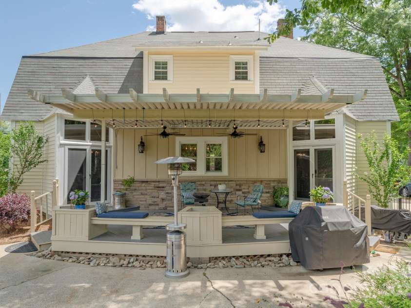 420 Cedar Street, Lincolnton, NC 28092.  MLS# CAR4263228, YatesRealty ID 15244. 