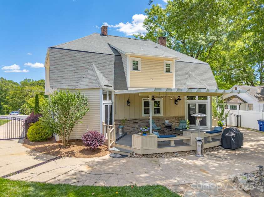 420 Cedar Street, Lincolnton, NC 28092.  MLS# CAR4263228, YatesRealty ID 15244. 