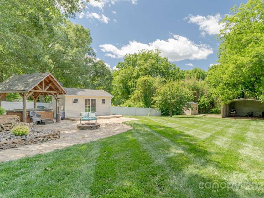 420 Cedar Street, Lincolnton, NC 28092.  MLS# CAR4263228, YatesRealty ID 15244. 