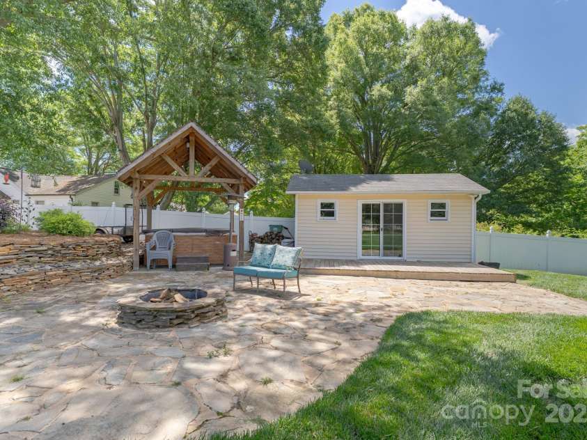 420 Cedar Street, Lincolnton, NC 28092.  MLS# CAR4263228, YatesRealty ID 15244. 