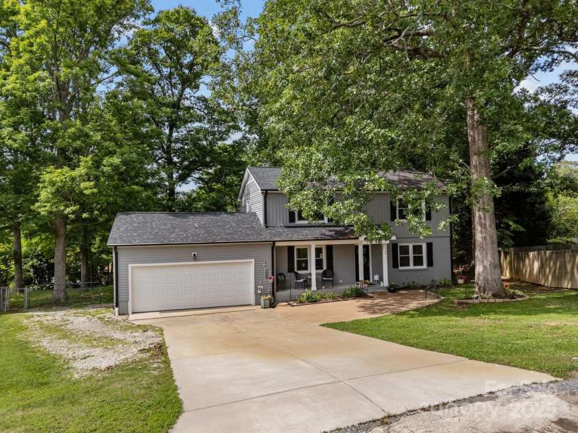 130 Cherokee Lane, Salisbury, NC 28147.  MLS# CAR4249287, YatesRealty ID 15245. 