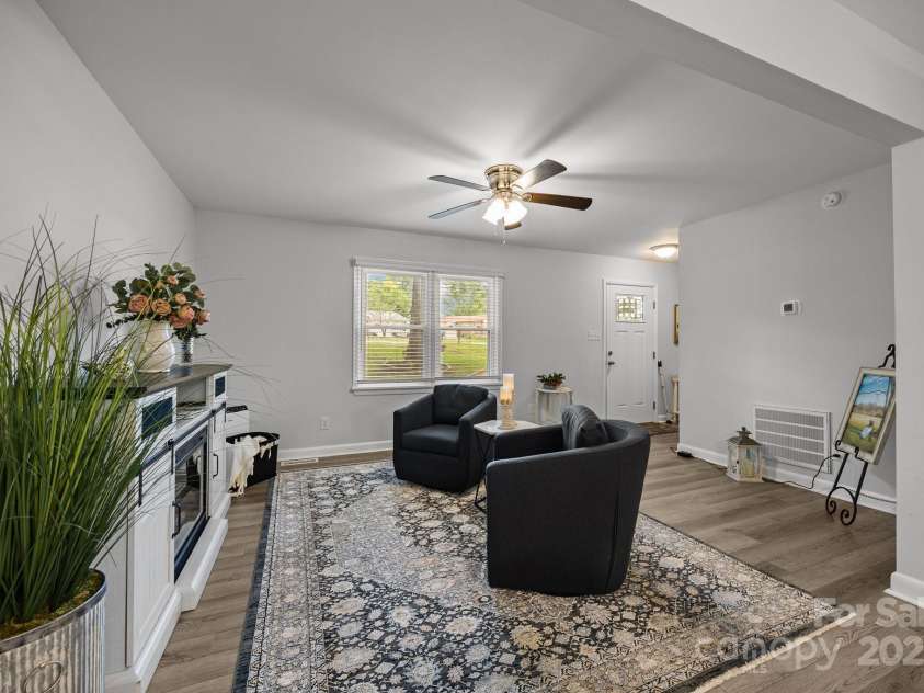 130 Cherokee Lane, Salisbury, NC 28147.  MLS# CAR4249287, YatesRealty ID 15245. 