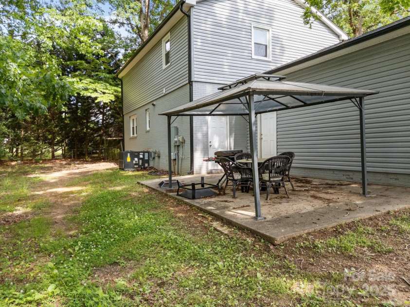 130 Cherokee Lane, Salisbury, NC 28147.  MLS# CAR4249287, YatesRealty ID 15245. 