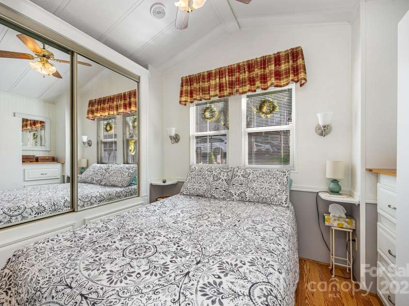 125 Maple Street, New London, NC 28127.  MLS# CAR4256004, YatesRealty ID 15247. 