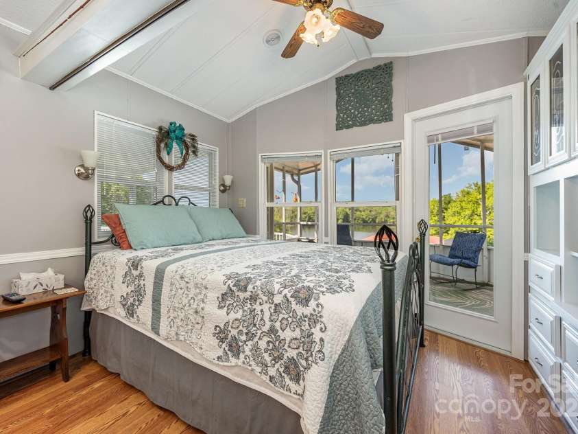 125 Maple Street, New London, NC 28127.  MLS# CAR4256004, YatesRealty ID 15247. 