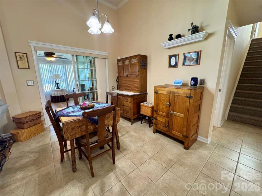 4633 Triumph Drive, Concord, NC 28027.  MLS# CAR4374411, YatesRealty ID 15247. Breakfast area