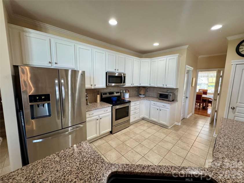 4633 Triumph Drive, Concord, NC 28027.  MLS# CAR4374411, YatesRealty ID 15247. Fabulous kitchen with granite tops and stainless appliances