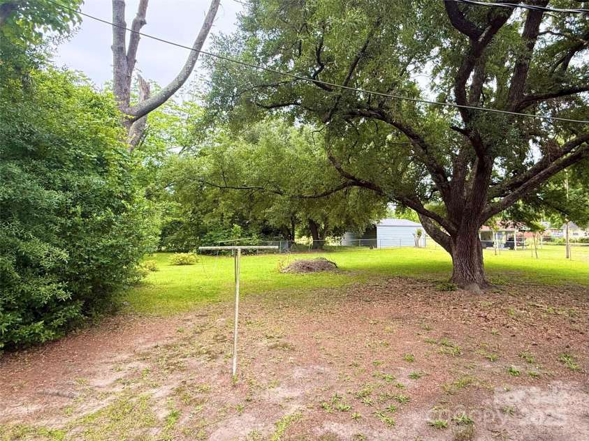 101 Windsor Drive, Cheraw, SC 29520.  MLS# CAR4262962, YatesRealty ID 15248. 