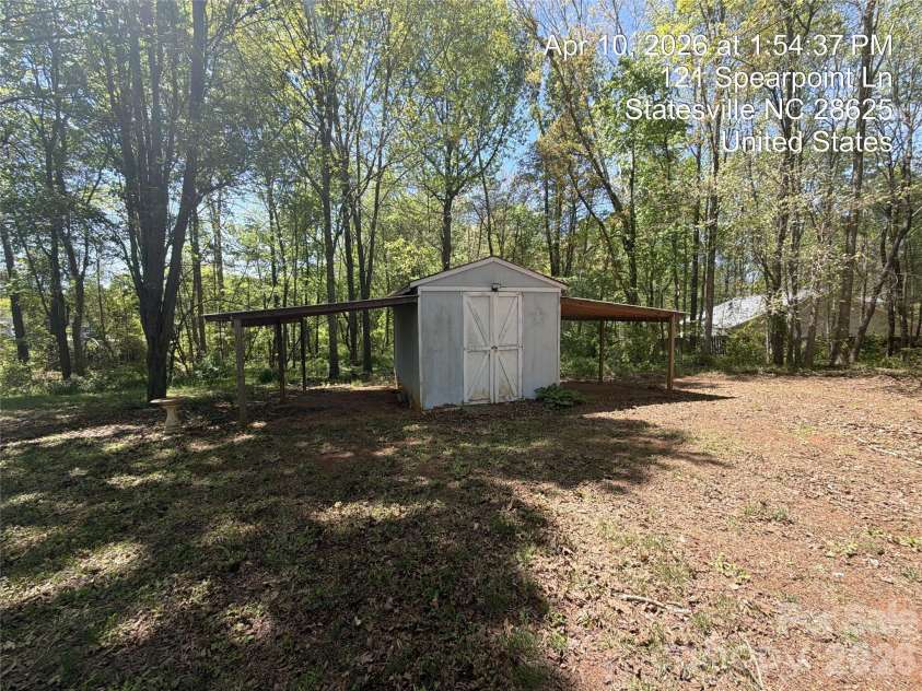 121 Spearpoint Lane, Statesville, NC 28625.  MLS# CAR4374440, YatesRealty ID 15248. 